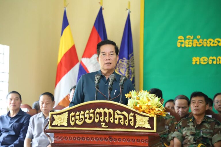 ឯកឧត្តម ឃួង ស្រេង ចុះសួរសុខ ទុក្ខនិងនាំយកអំណោយចែកជូនកងទ័ពជួរមុខក្នុងភូមិសាស្ត្រខេត្តព្រះវិហារ និងខេត្តស្ទឹងត្រែង