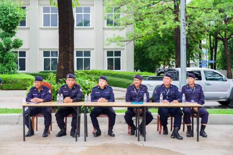 កិច្ចប្រជុំត្រួតពិនិត្យ និង វាយតម្លៃវគ្គបំប៉នសណ្តាប់ធ្នាប់ជួរទ័ព សម្រាប់ត្រៀមឈរផែនព្យុហយាត្រារបស់សិក្ខាកាម នៃកងរាជអាវុធហត្ថរាជធានីភ្នំពេញ