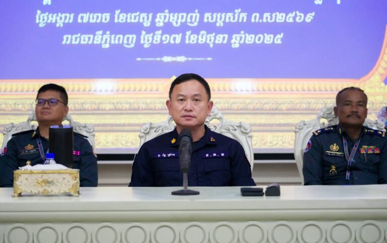 ឧត្តមសេនីយ៍ឯក រ័ត្ន ស្រ៊ាង អញ្ជើញដឹកនាំកិច្ចប្រជុំផ្សព្វផ្សាយ ផែនការការពារ សន្តិសុខ សណ្ដាប់ធ្នាប់ ក្នុងព្រឹត្តិការណ៍ព្យុហយាត្រាសាមគ្គីភាព (Solidarity March) របស់មហាជន និង សហភាពសហព័ន្ធយុវជនកម្ពុជា!