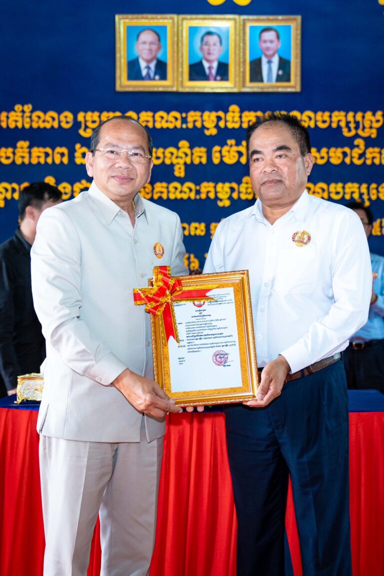 ពិធីប្រកាសផ្ទេរតំណែង  ប្រធានគណៈកម្មាធិការគណបក្សស្រុកអង្គរជ័យ