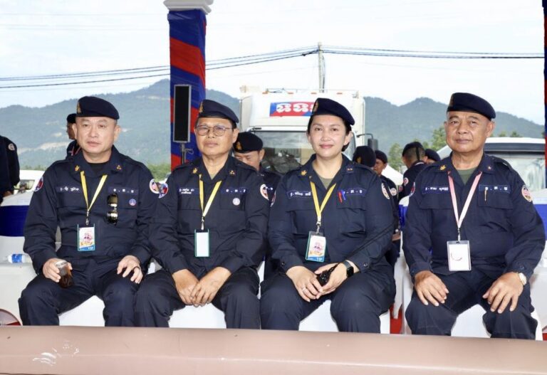 លោកឧត្តមសេនីយ៍ឯក រ័ត្ន ស្រ៊ាង បានចូលរួមពិធីប្រារព្ធខួបលើកទី៣២ ទិវាបង្កើតកងរាជអាវុធហត្ថ (១៤ កក្កដា ១៩៩៣ – ១៤ កក្កដា ២០២៥) និងសម្ពោធដាក់ឱ្យប្រើប្រាស់…