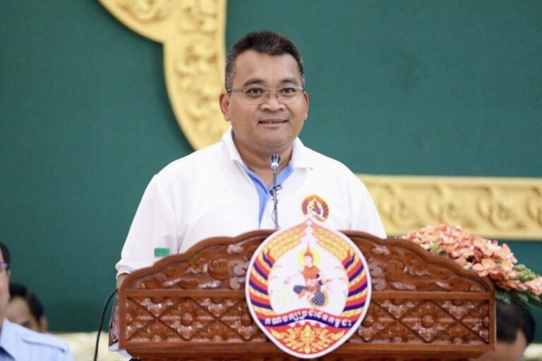 ឯកឧត្តម ប៉េង ពោធិ៍នា អញ្ជើញជាអធិបតីក្នុងពិធីសំណេះសំណាល និងបញ្ចូលសមាជិកគណបក្សប្រជាជនកម្ពុជា ១៩៧នាក់ នៅស្រុកស្អាង ខេត្តកណ្តាល