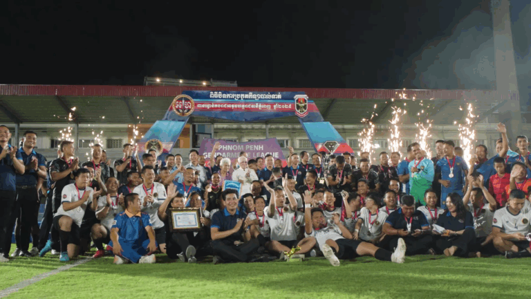 ពិធីបិទការប្រកួតកីឡាបាល់ទាត់ ពានរង្វាន់ កងរាជអាវុធហត្ថរាជធានីភ្នំពេញ ឆ្នាំ២០២៥ ដើម្បីអបអរសាទរ ខួបលើកទី៣២ ទិវាបង្កើតកងរាជអាវុធហត្ថ ១៤ កក្កដា ១៩៩៣ – ១៤ កក្កដា ២០២៥