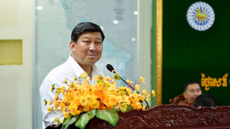 ពិធីសំណេះសំណាល និងប្រគល់ឯកសណ្ឋាន សម្ភារៈ ជូនដល់ប្រជាការពារភូមិទាំង១៥ភូមិ ចំនួន៣៩២រូប ចំណុះសង្កាត់ទាំង៤ ក្រុងព្រះសីហនុ ខេត្តព្រះសីហនុ​