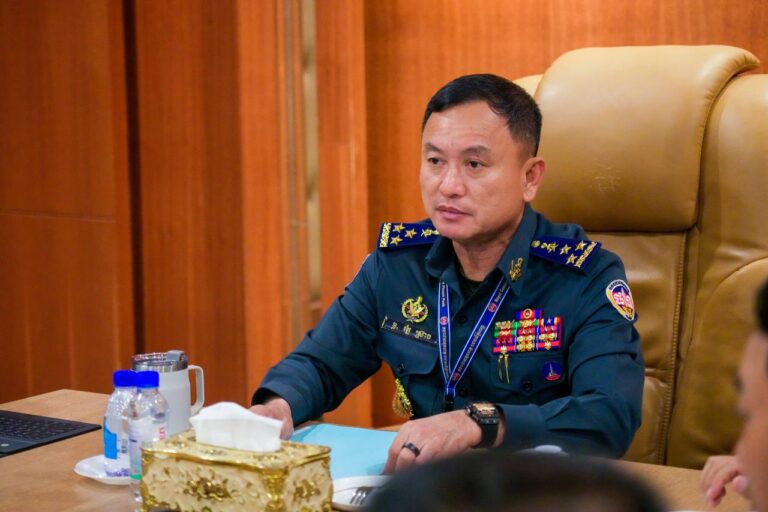 ឧត្តមសេនីយ៍ឯក រ័ត្ន ស្រ៊ាង ដឹកនាំកិច្ចប្រជុំត្រួតពិនិត្យវឌ្ឍនភាពការងារ និងពង្រឹងការងារស្រាវជ្រាវ និងបង្រ្កាបបទល្មើសឆបោកតាមប្រព័ន្ធបច្ចេកវិទ្យា!