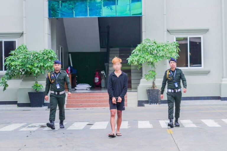 ឆ្លាតលើសកម្រិត ប្រើល្បិចដើរជួលកាមេរ៉ាថតរូប របស់គេជាច្រើននាក់ យកទៅលក់ជាបន្តបន្ទាប់ ត្រូវជាប់ខ្នោះរបស់ អាវុធហត្ថរាជធានីភ្នំពេញ!