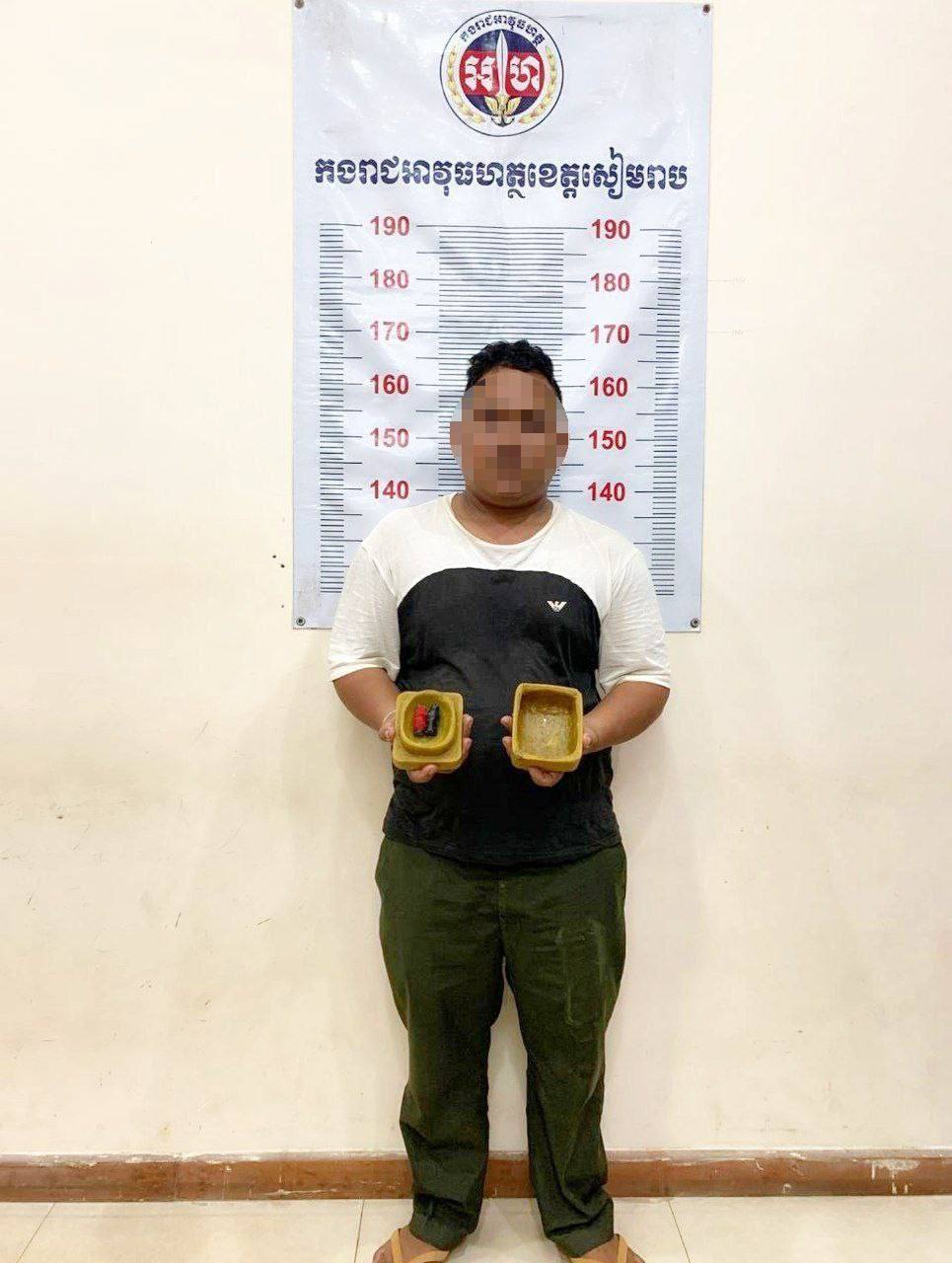 ជនសង្ស័យពាក់ព័ន្ធករណីឆបោក (លក់របស់សាកសិទ្ធិ គោបាធ្វើសំរិទ្ធ) អស់លក្ខណ៍ ត្រូវ​កងរាជអាវុធហត្ថ​ខេត្តសៀមរាប ឃាត់​ខ្លួន​!​