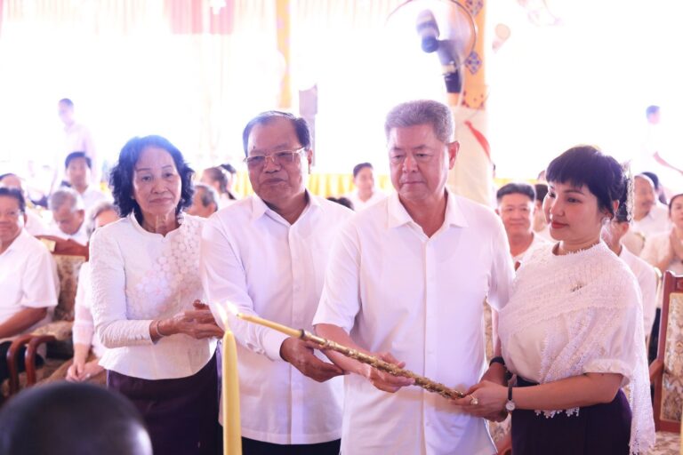 រដ្ឋបាលខេត្តកណ្ដាល សូត្រមន្ត រាប់បាត្រ និងបង្សុកូល ក្នុងពិធីបុណ្យកាន់បិណ្ឌ១៣ នៅវត្តសិរីបន្ទាយដែក ស្រុកកៀនស្វាយ