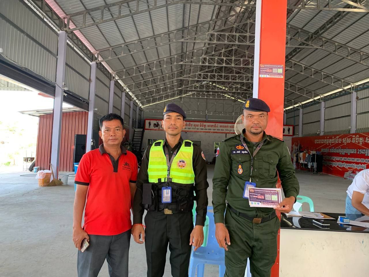 សកម្មភាព​កម្លាំង​កង​រាជអាវុធហត្ថ​ខេត្ត​កំពង់ស្ពឺ​ បន្ត​ចុះផ្សាយ​លេខទូរស័ព្ទអន្តរាគមន៏សង្គ្រោះបន្ទាន់1292 ដល់ប្រជាពលរដ្ឋក្នុងភូមិសាស្រ្តខេត្តកំពង់ស្ពឺ…