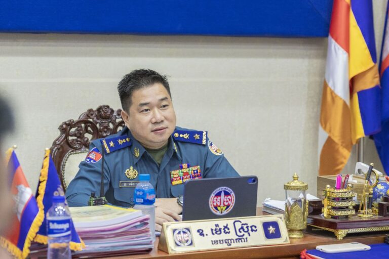 លោកឧត្តមសេនីយ៍ត្រី ម៉េង ស្រ៊ុន មេបញ្ជាការ​ បានអញ្ជើញ​ជា​អធិបតី​ ដឹកនាំកិច្ចប្រជុំបូកសរុបវឌ្ឍនភាពការងារមន្ទីរជំនាញផែនការប្រតិបត្តិការ និងមន្ទីរទំនាក់ទំនងកិច្ចការសាធារណៈ​ ព្រមទាំងពង្រឹងការងារបន្ថែមទៀតដើម្បីឲ្យកាន់តែមានប្រសិទ្ធិ​ភាព​ខ្ពស់