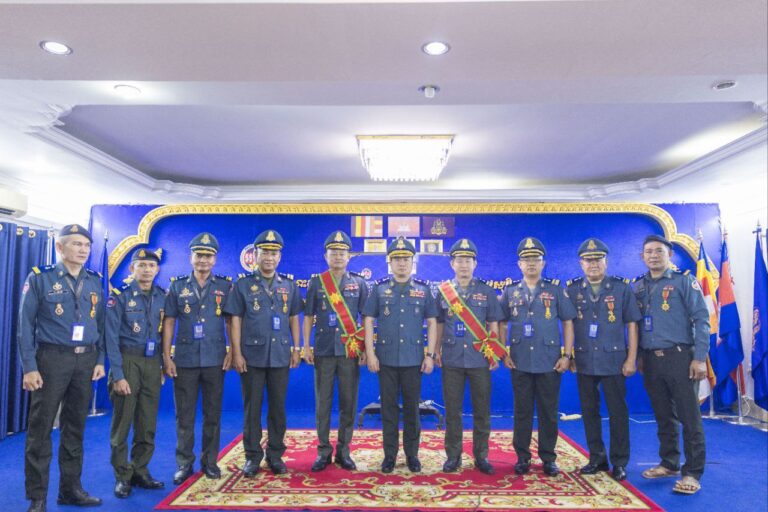 លោកឧត្តសេនីយ៍ត្រី ម៉េង ស៊្រុន មេបញ្ជាការ​ បានអញ្ជើញ​ជា​អធិបតី​ក្នុងពិធីសំណេះសំណាល បំពាក់ឋានន្តរសក្តិ គ្រឿងឥស្សរិយយស ជូនយោធិន នៃកងរាជអាវុធហត្ថ​ខេត្ត​កំពង់ស្ពឺ​ សោធននិវត្តន៍ឆ្នាំ២០២៥…