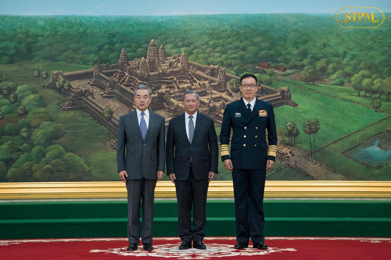 សម្តេចមហាបវរធិបតី ហ៊ុន ម៉ាណែត នាយករដ្ឋមន្ត្រីនៃកម្ពុជា ទទួលៈជួបពិភាក្សាការងារជាមួយ ឯកឧត្តម វ៉ាង យី (WANG Yi) រដ្ឋមន្ត្រីក្រសួងការបរទេស និងឯកឧត្តម តុង ជុន (DONG Jun) រដ្ឋមន្ត្រីក្រសួងការពារជាតិ នៃសាធារណរដ្ឋប្រជាមានិតចិន