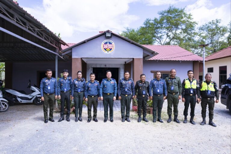 លោកឧត្តមសេនីយ​ត្រី ម៉េ​ង​ ស្រ៊ុន​​​​ មេបញ្ជាការ​​​ កងរាជអាវុធហត្ថខេត្ត​កំពង់ស្ពឺ អញ្ជើញ​ដឹក​ក្រុមការងារកងរាជអាវុធហត្ថខេត្ត​​​ ត្រួតពិនិត្យវឌ្ឍនភាពការងារ​ ការ​កសាង​ទីតាំង​មូលដ្ឋាន​កងរាជអាវុធហត្ថស្រុក​គងពិសី​ថ្មី​