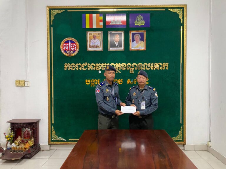 ក្រុមការងារ អាវុធហត្ថខណ្ឌទួលគោក ចូលរួមរំលែកទុក្ខដល់គ្រួសារសមាជិក ដែលឪពុកក្មេករបស់លោកទទួលមរណៈភាព!